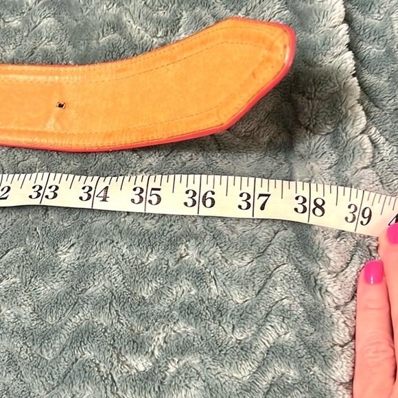 VTG Ginnie Johnson,Vibrant Red Leather Belt, Excellent VTG Condition - Picture 7 of 8